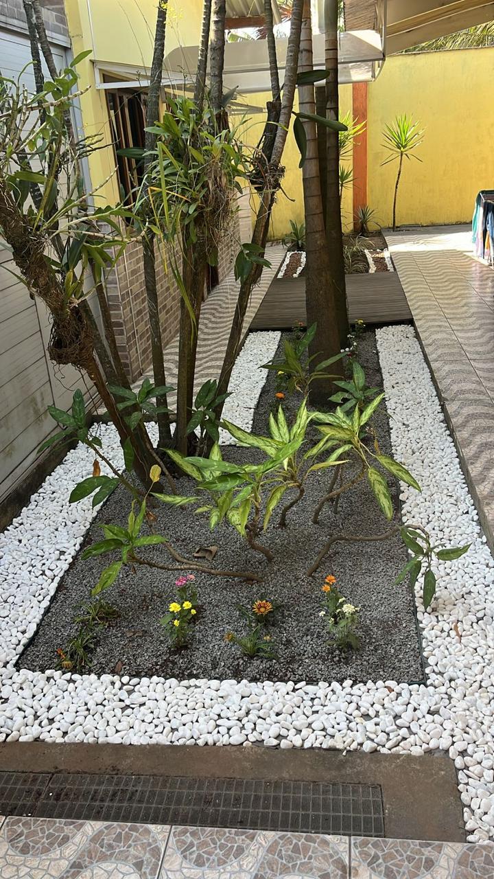 Jardim com pedras